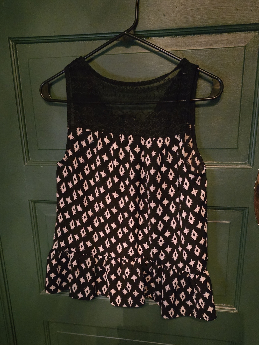 Sleeveless Black & White Patterned Top